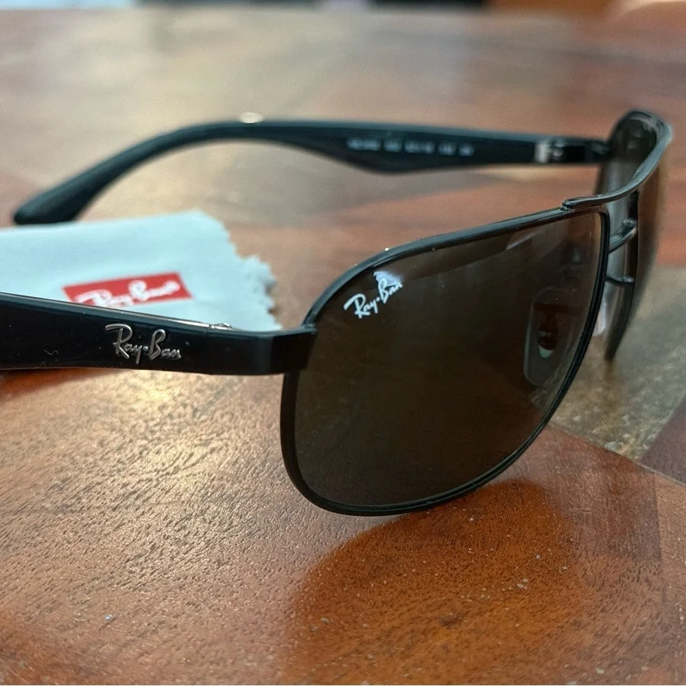 Like new Ray-Ban sunglasses :: black RB3492 - Picture 3 of 8